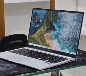 New Laptop Samsung Galaxy Book4 16GB Intel Core 7 SSD 512GB