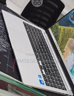 New Laptop Samsung Galaxy Book4 16GB Intel Core 7 SSD 512GB