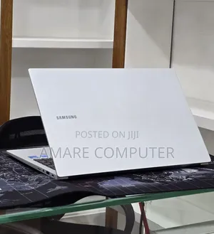 New Laptop Samsung Galaxy Book4 16GB Intel Core 7 SSD 512GB