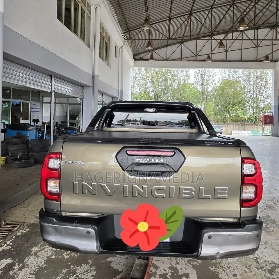 Toyota Hilux 2021 Gray