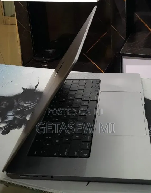 New Laptop Apple MacBook Pro 2021 M1 32GB Apple M1 Pro SSD 512GB