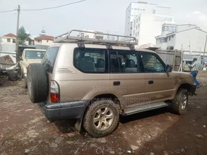 Toyota Land Cruiser 1999 Gold
