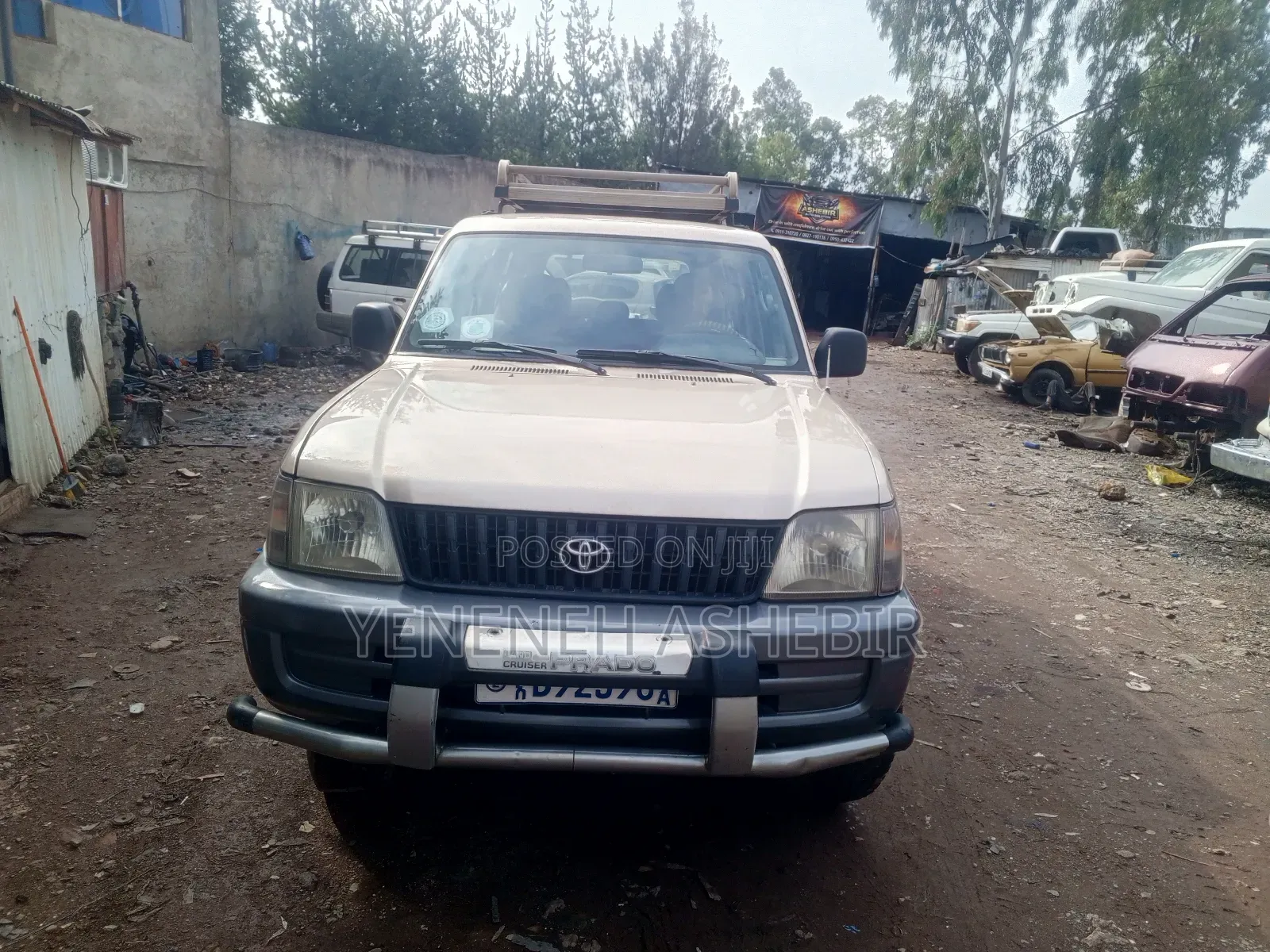 Toyota Land Cruiser 1999 Gold
