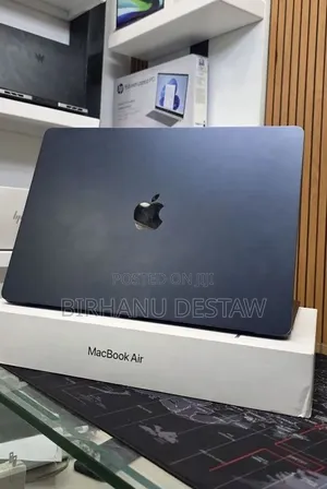 New Laptop Apple MacBook Air 2025 M4 16GB Apple M4 SSD 256GB