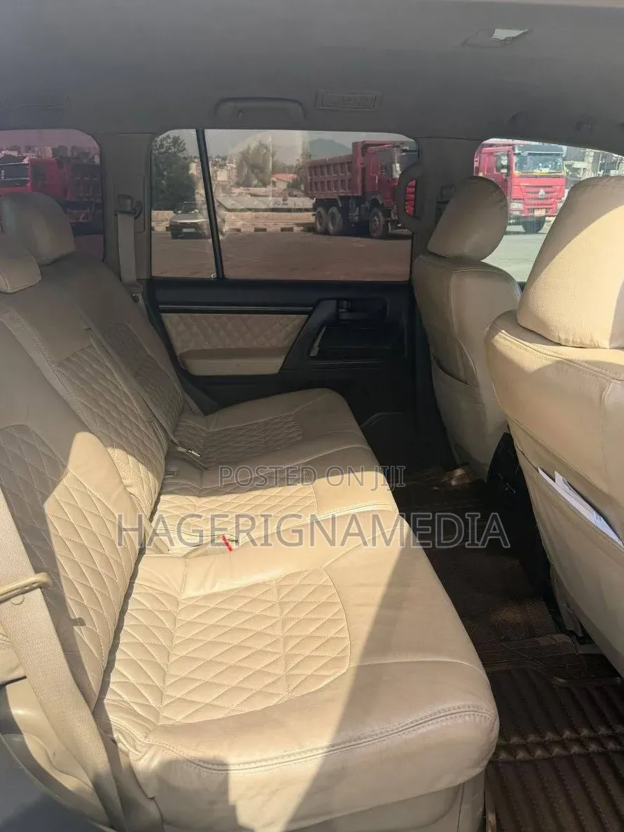 Toyota Land Cruiser 2007 White