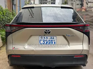 Toyota bZ4X 2024 Gold