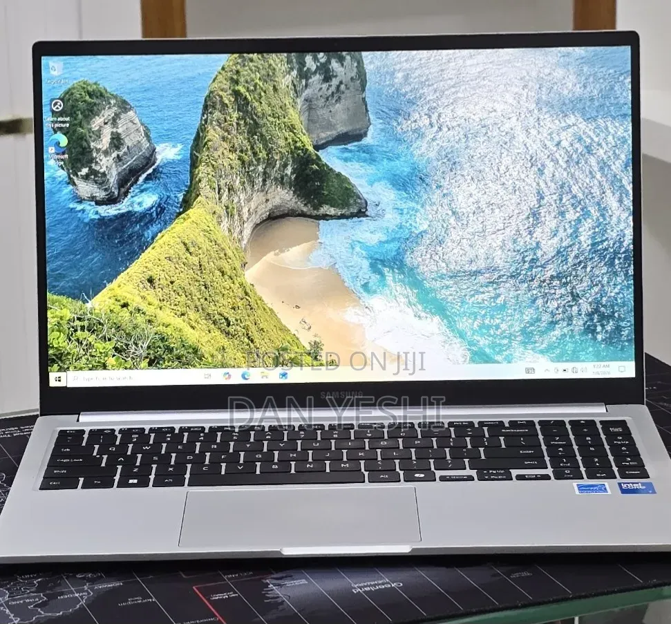 New Laptop Samsung Galaxy Book4 16GB Intel Core 7 SSD 512GB