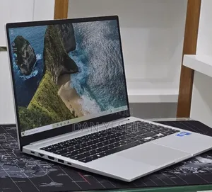 New Laptop Samsung Galaxy Book4 16GB Intel Core 7 SSD 512GB
