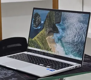 New Laptop Samsung Galaxy Book4 16GB Intel Core 7 SSD 512GB
