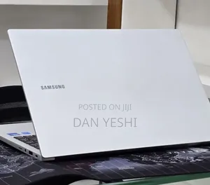 New Laptop Samsung Galaxy Book4 16GB Intel Core 7 SSD 512GB