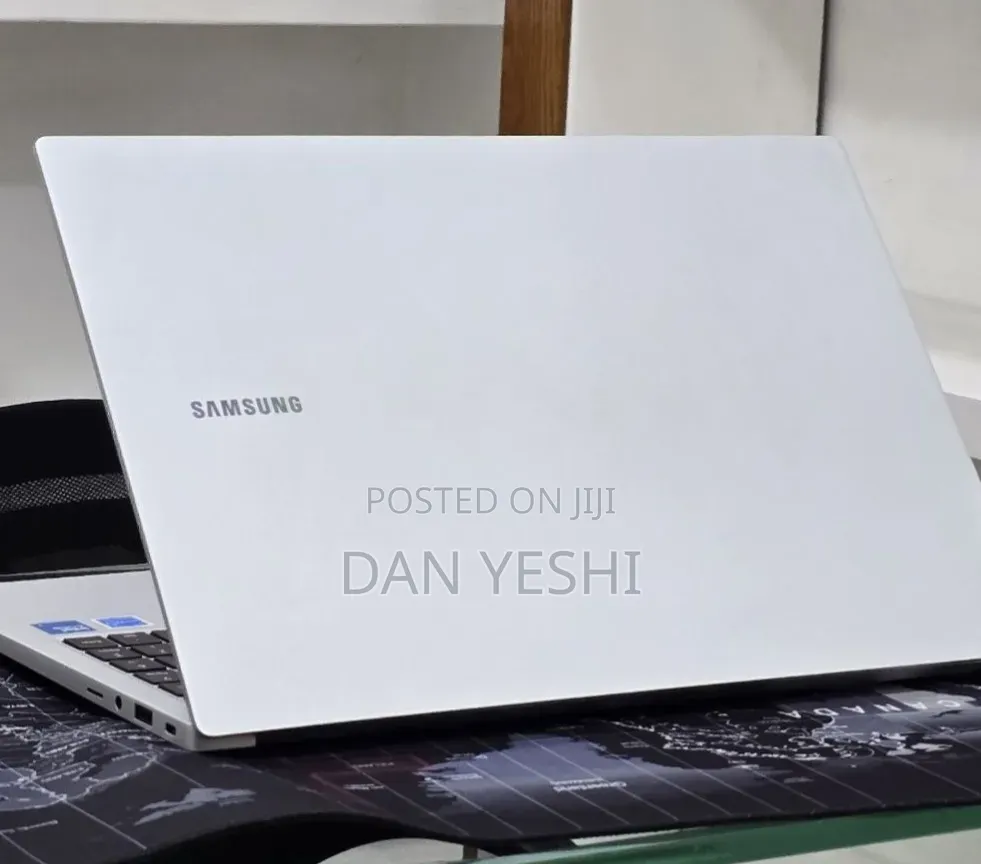 New Laptop Samsung Galaxy Book4 16GB Intel Core 7 SSD 512GB
