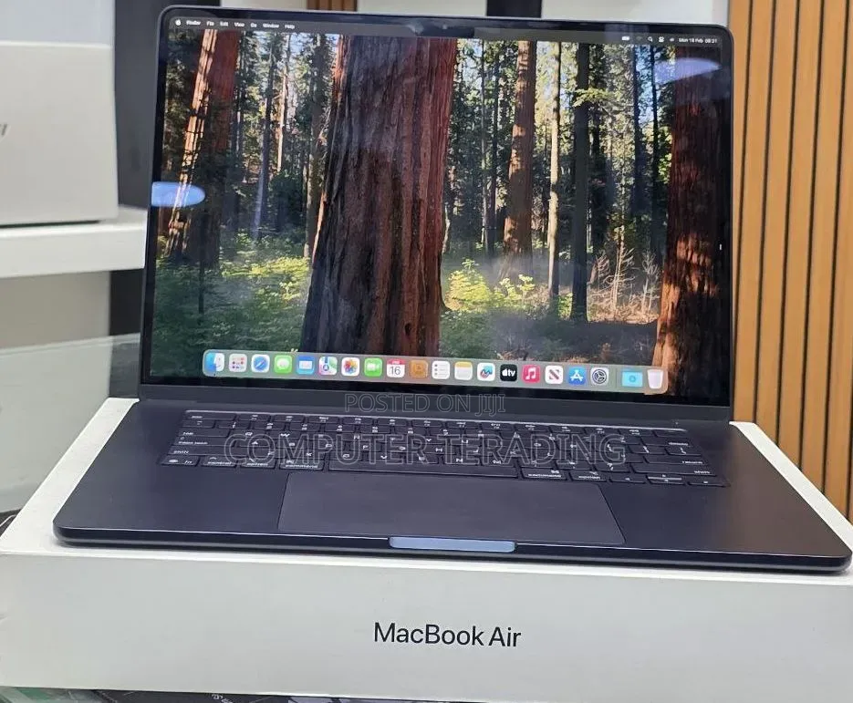 New Laptop Apple MacBook Air 2025 M4 16GB Apple M4 SSD 256GB