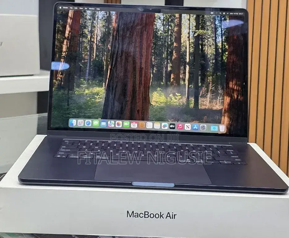 New Laptop Apple MacBook Air 2025 M4 16GB Apple M4 SSD 256GB