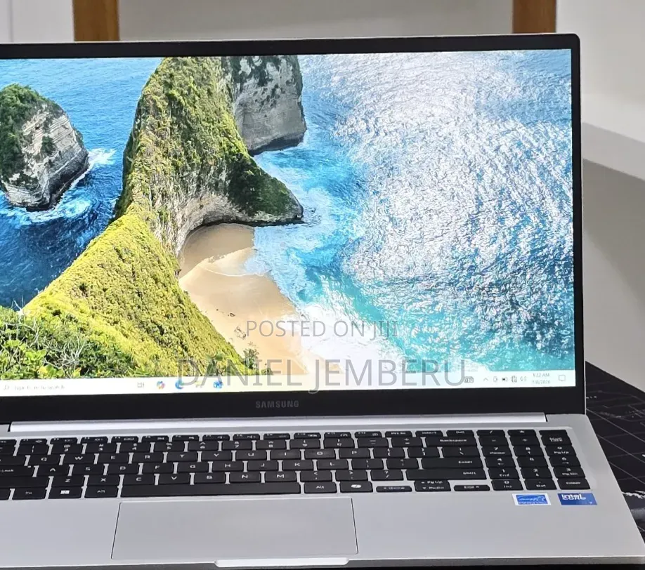 New Laptop Samsung Galaxy Book4 16GB Intel Core i7 SSD 512GB