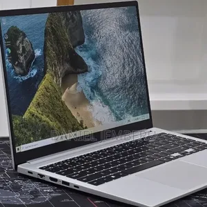 New Laptop Samsung Galaxy Book4 16GB Intel Core i7 SSD 512GB