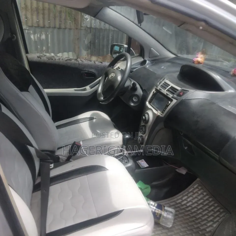 Toyota Yaris 2009 Silver