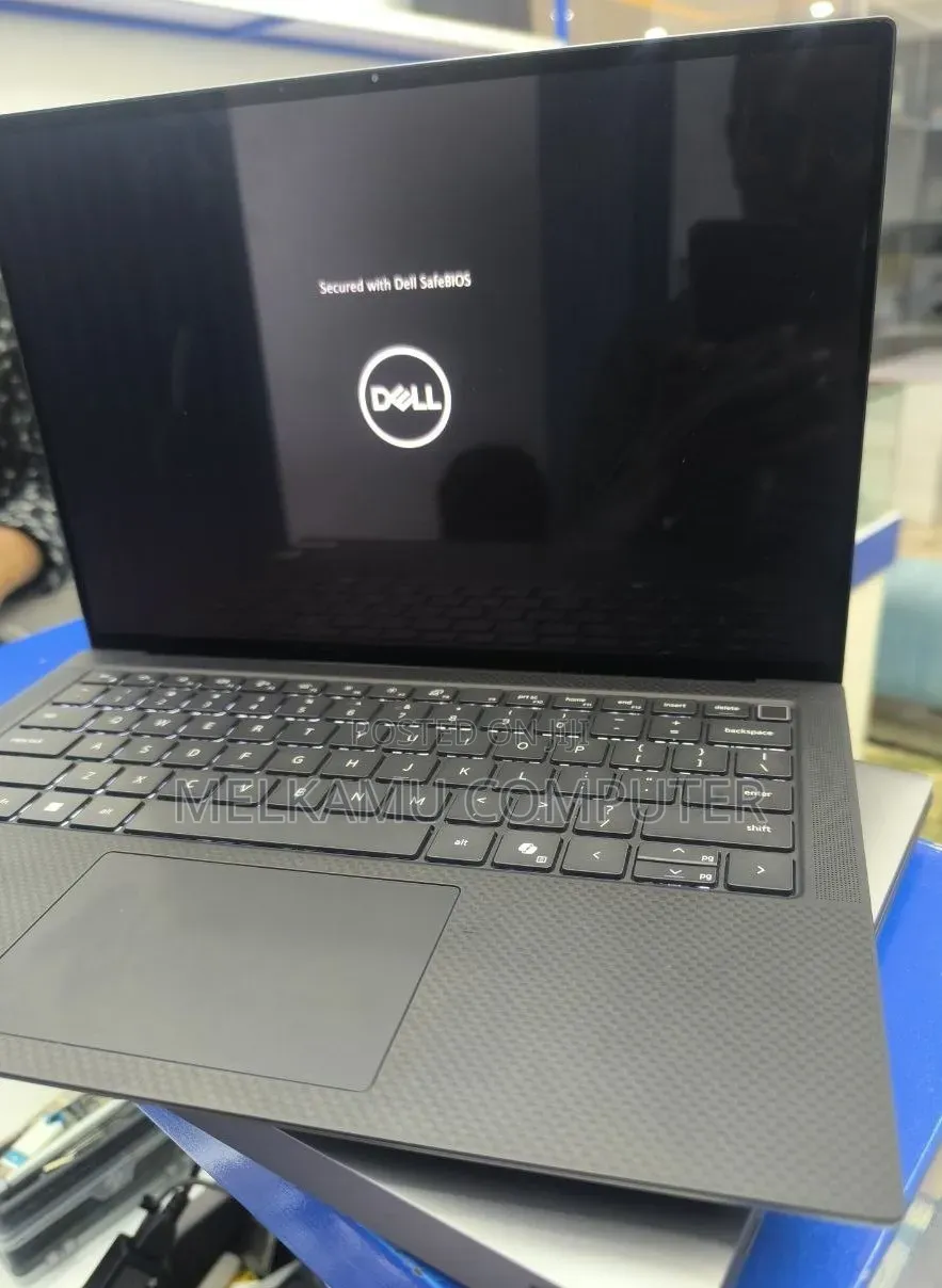 New Laptop Dell Precision 5490 32GB Intel Core Ultra 9 SSD 1T