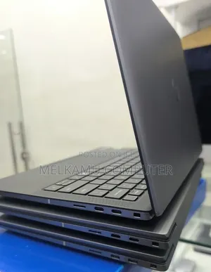 New Laptop Dell Precision 5490 32GB Intel Core Ultra 9 SSD 1T