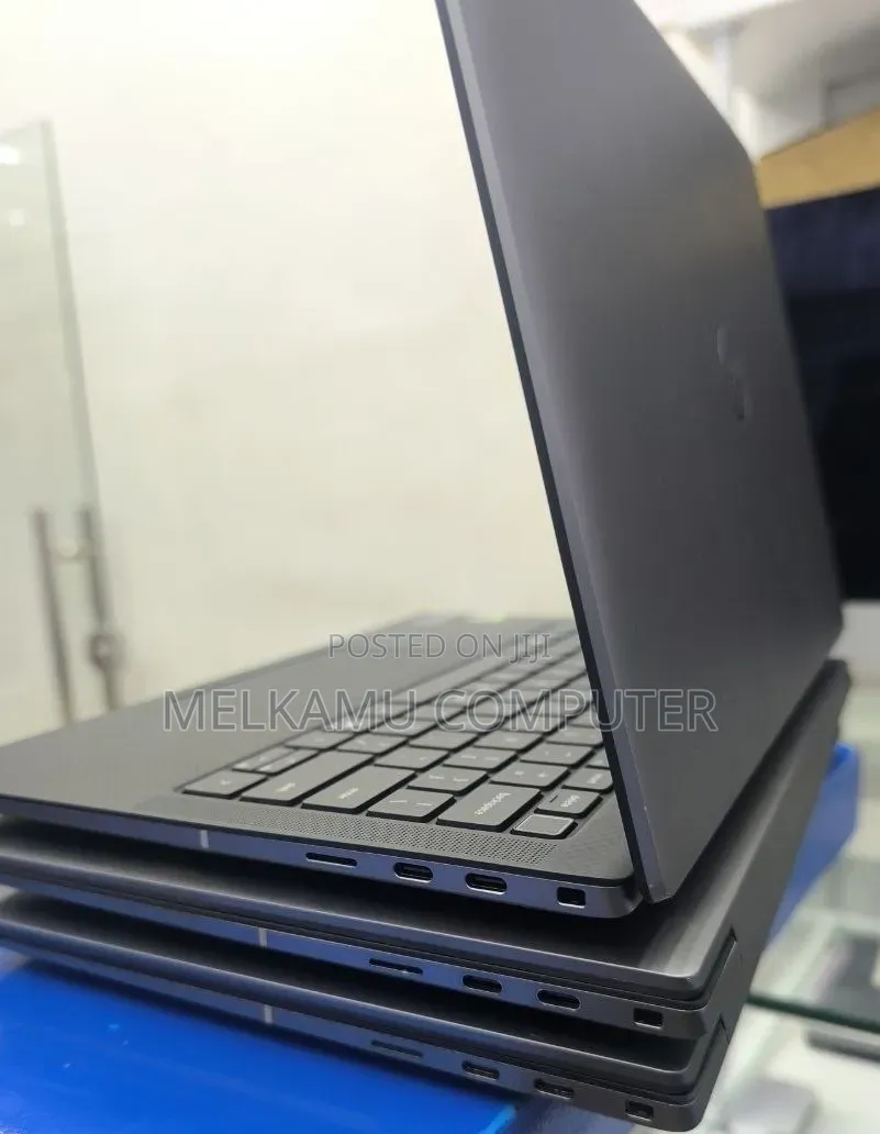 New Laptop Dell Precision 5490 32GB Intel Core Ultra 9 SSD 1T