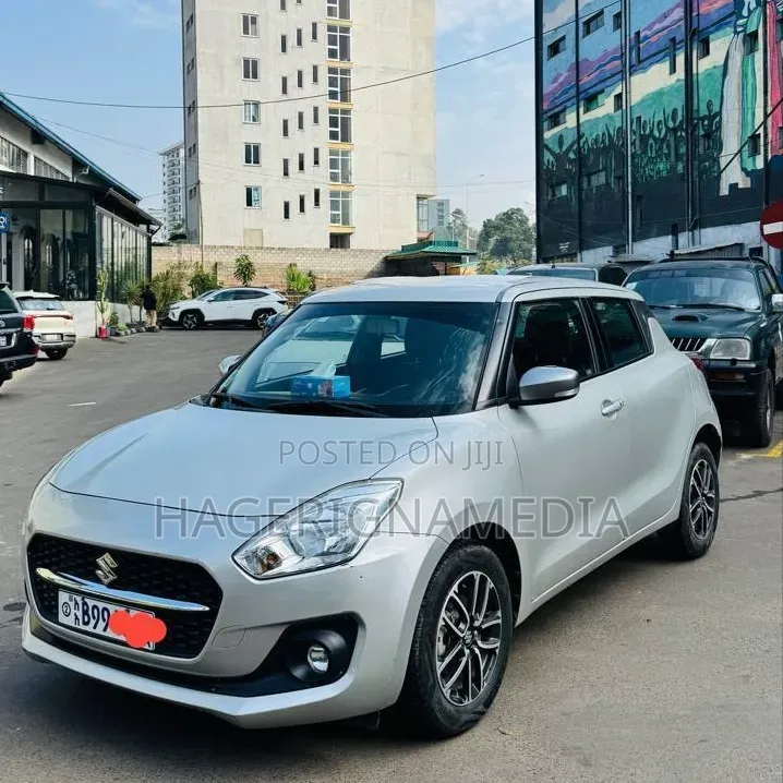Suzuki Swift 2021 Silver