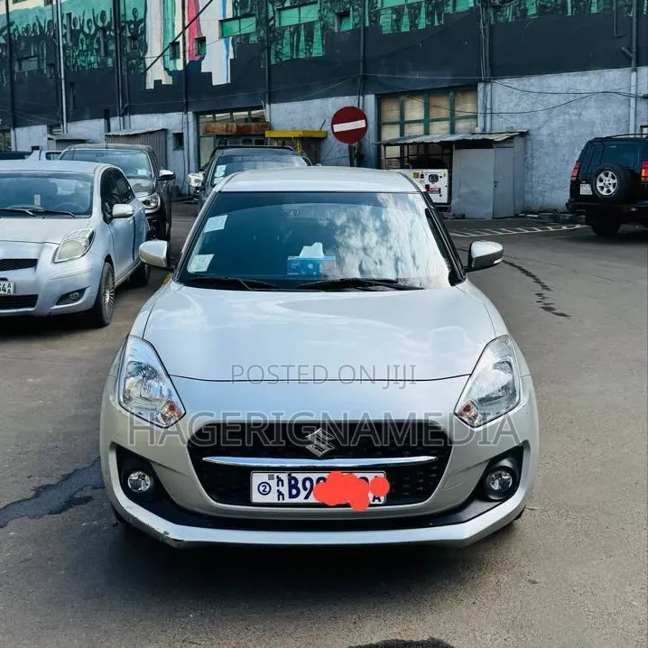 Suzuki Swift 2021 Silver