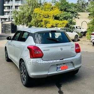 Suzuki Swift 2021 Silver