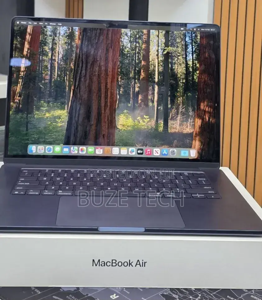 New Laptop Apple MacBook Air 2025 M4 16GB Apple M4 SSD 256GB