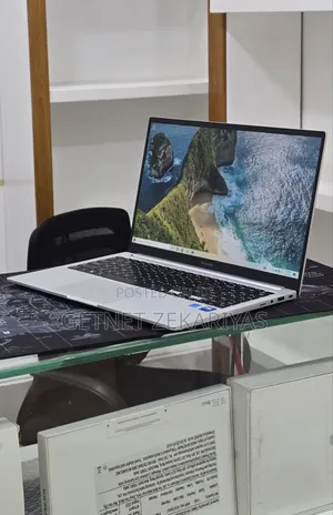 New Laptop Samsung Galaxy Book4 16GB Intel Core 7 SSD 512GB