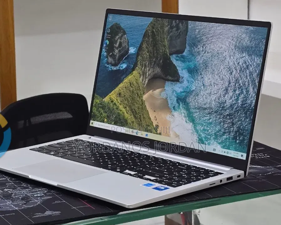 New Laptop Samsung 16GB Intel Core 7 SSD 512GB