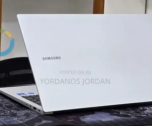 New Laptop Samsung 16GB Intel Core 7 SSD 512GB