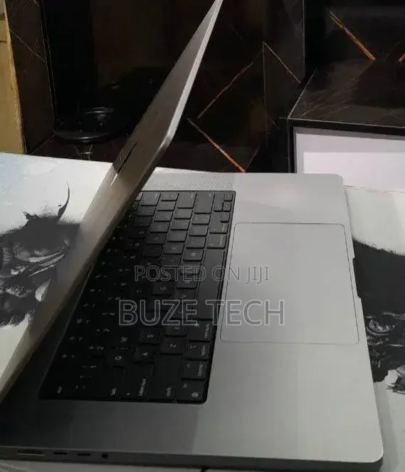 New Laptop Apple MacBook Pro 2021 M1 16GB Apple M1 Pro SSD 512GB