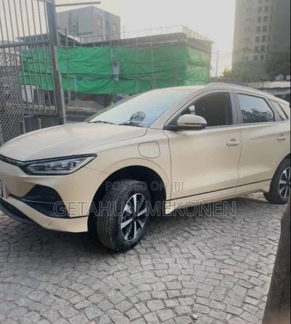BYD E2 43 kWh 94 hp FWD 2024