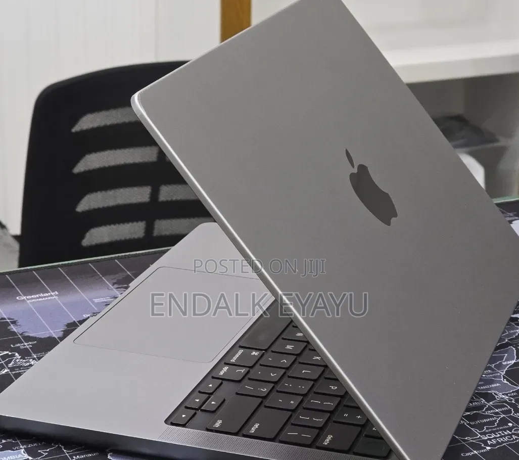 New Laptop Apple MacBook Pro 2023 M3 Pro 8GB Apple M3 Pro SSD 512GB