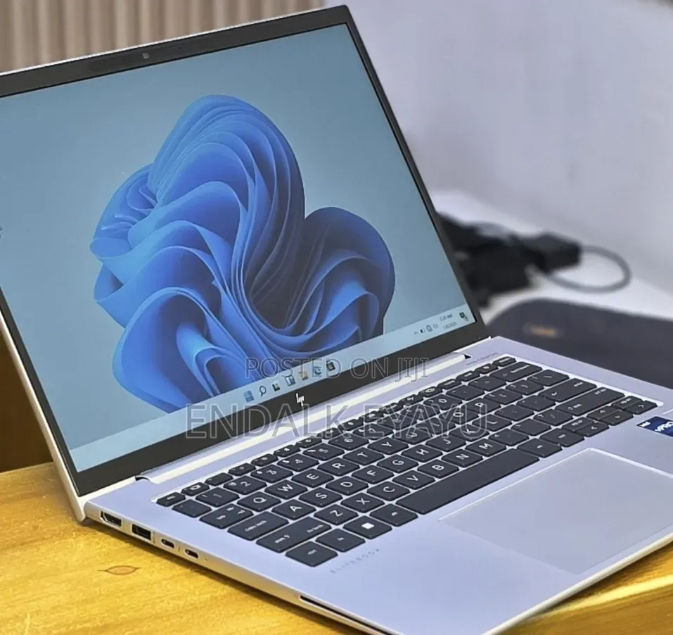 New Laptop HP EliteBook 840 10 16GB Intel Core i7 SSD 512GB