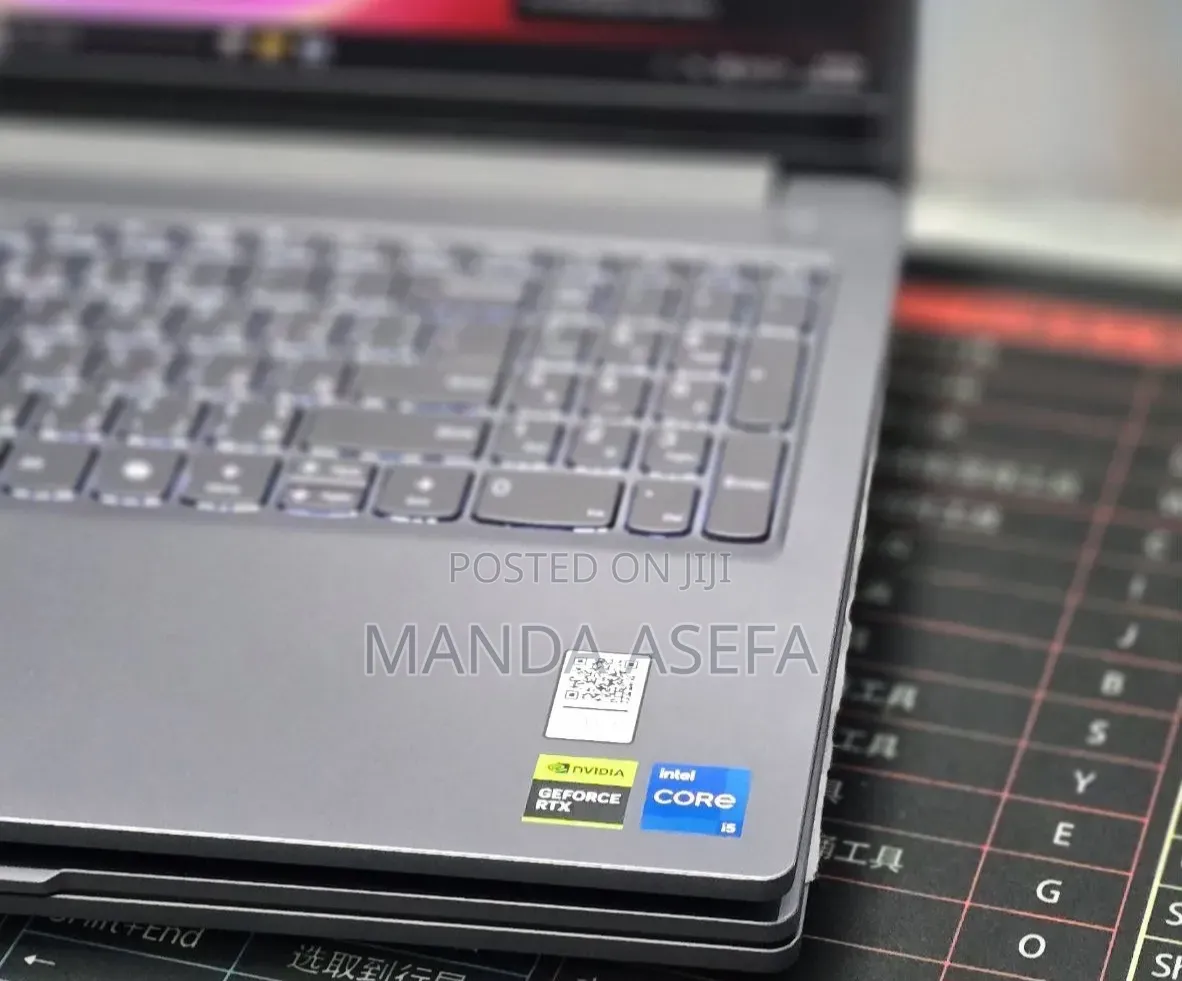 New Laptop Lenovo LOQ 15IRH8 12GB Intel Core i5 SSD 512GB