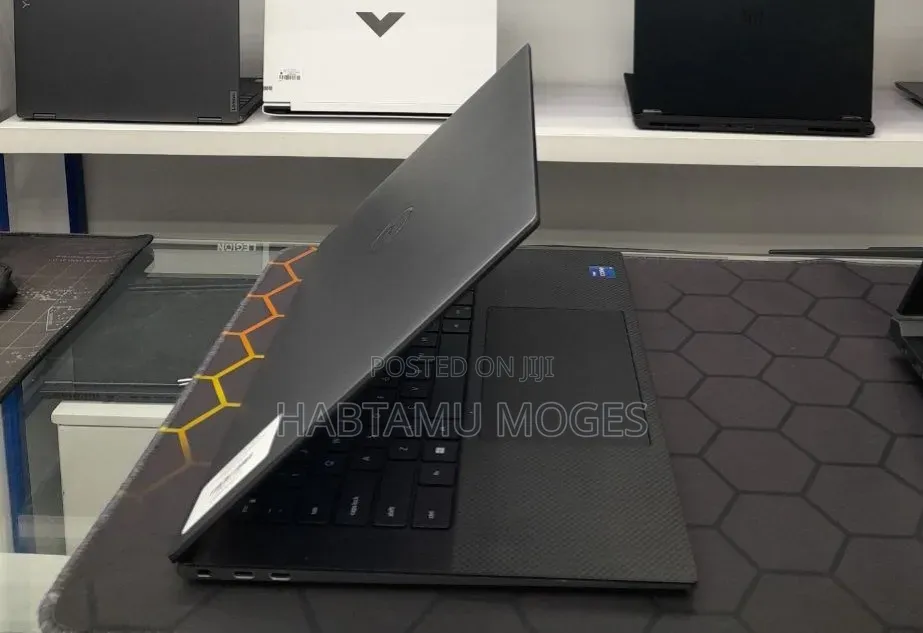 New Laptop Dell Precision 5570 16GB Intel Core i7 SSD 512GB