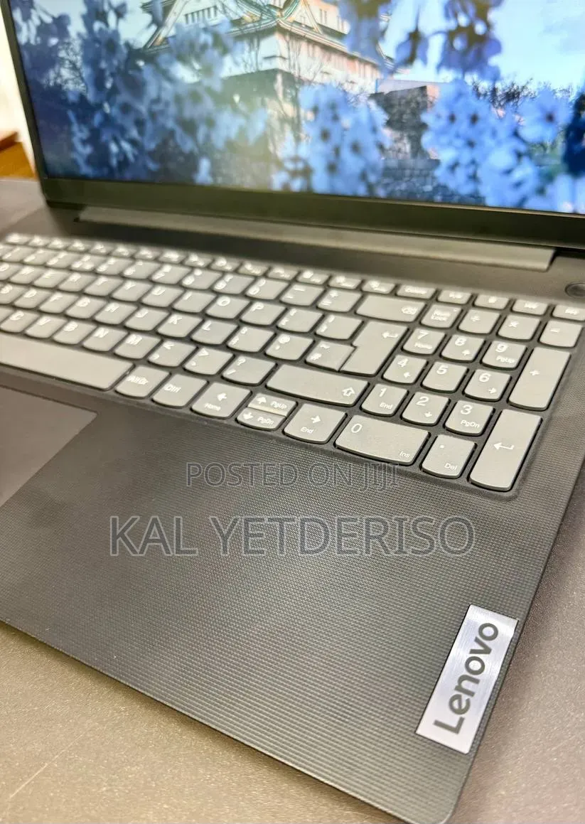 New Laptop Lenovo 12GB Intel Core i5 SSD 512GB
