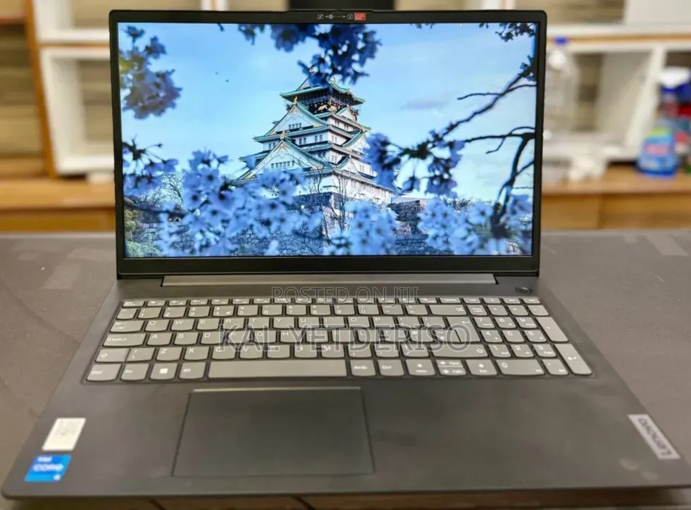 New Laptop Lenovo 12GB Intel Core i5 SSD 512GB