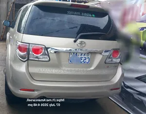 Toyota Fortuner 2011 Gold