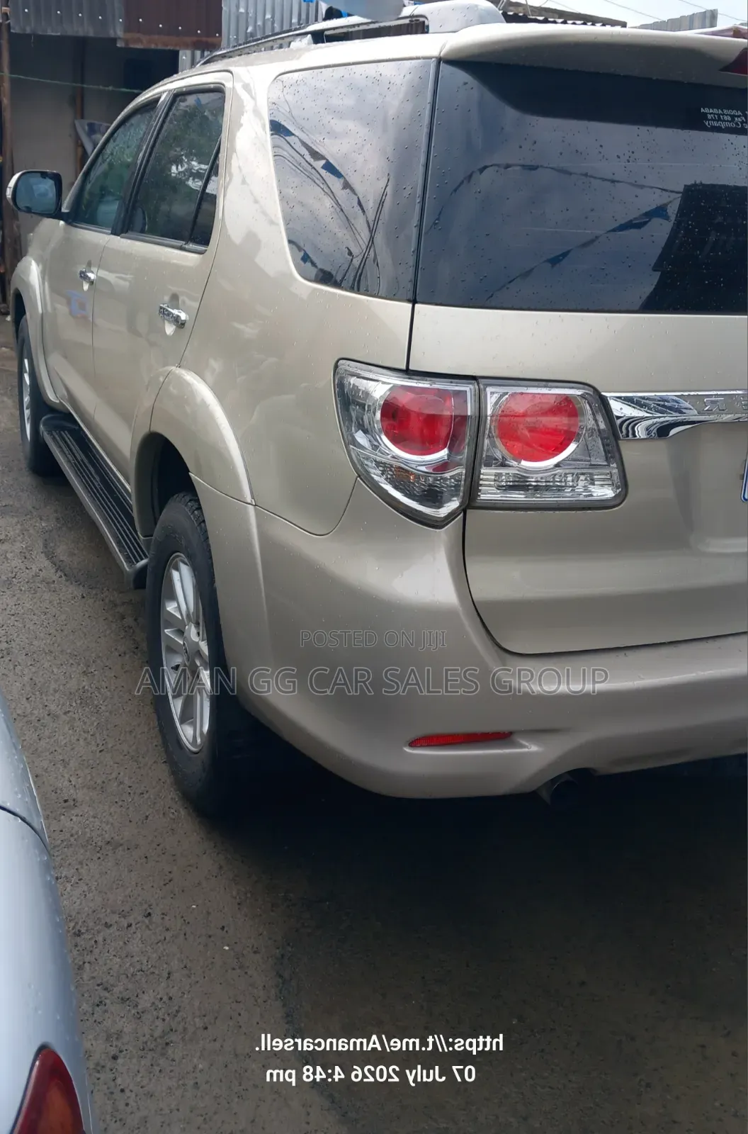 Toyota Fortuner 2011 Gold