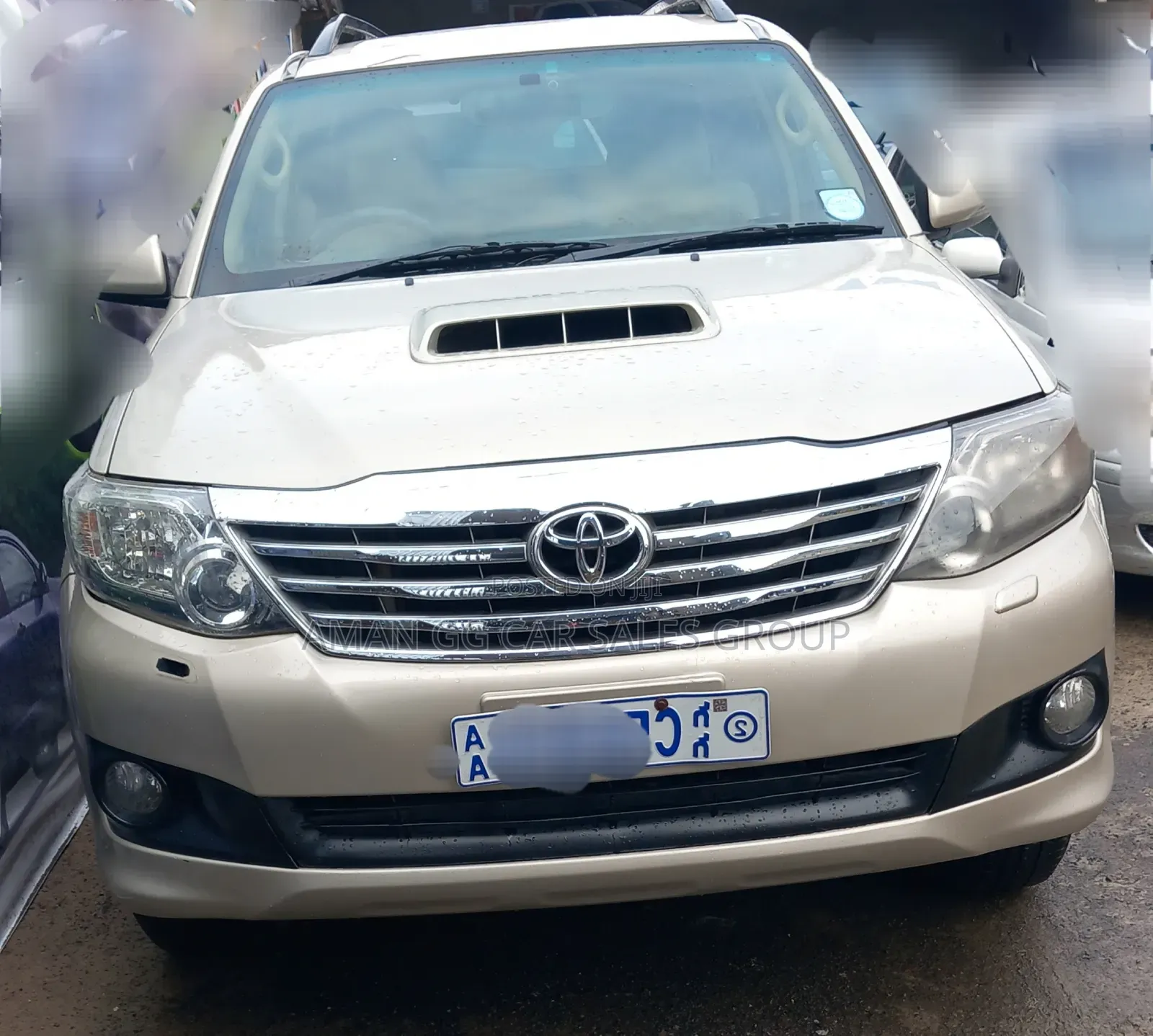 Toyota Fortuner 2011 Gold