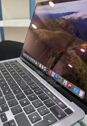 New Laptop Apple MacBook Pro 2021 M1 16GB Apple M1 Pro SSD 512GB