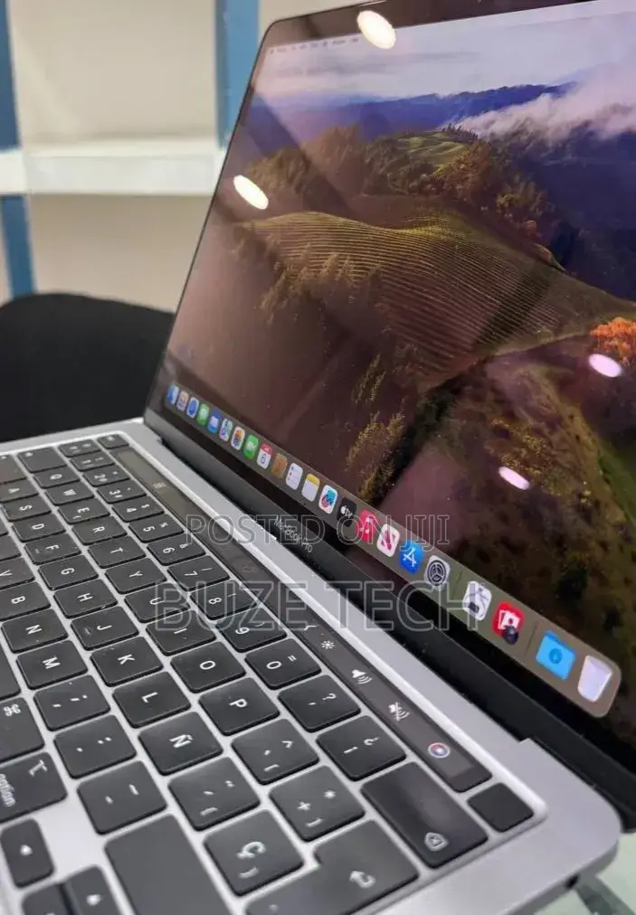 New Laptop Apple MacBook Pro 2021 M1 16GB Apple M1 Pro SSD 512GB