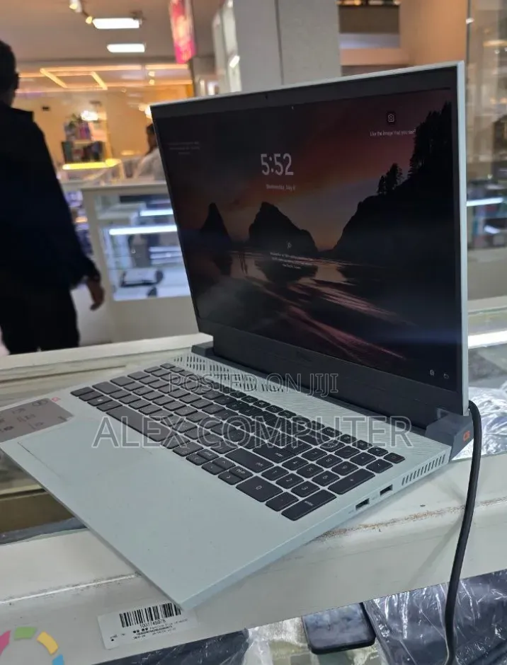 New Laptop Dell G15 5510 16GB Intel Core i7 SSD 512GB