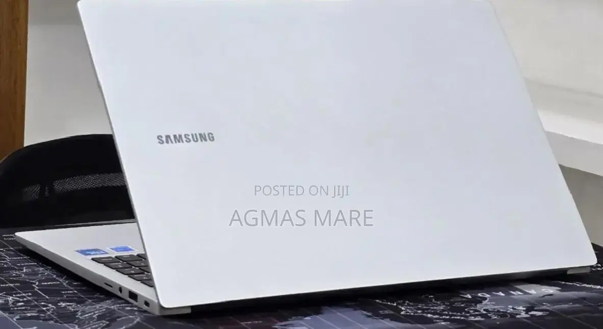 New Laptop Samsung Galaxy Book4 16GB Intel Core 7 SSD 512GB