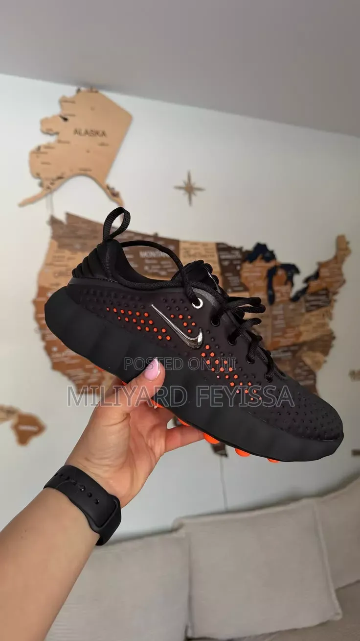 Nike Mind 002