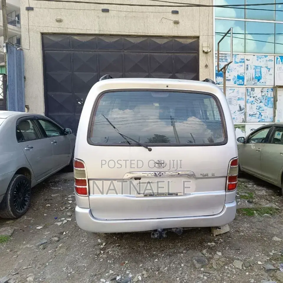 Toyota HiAce 2003 Silver