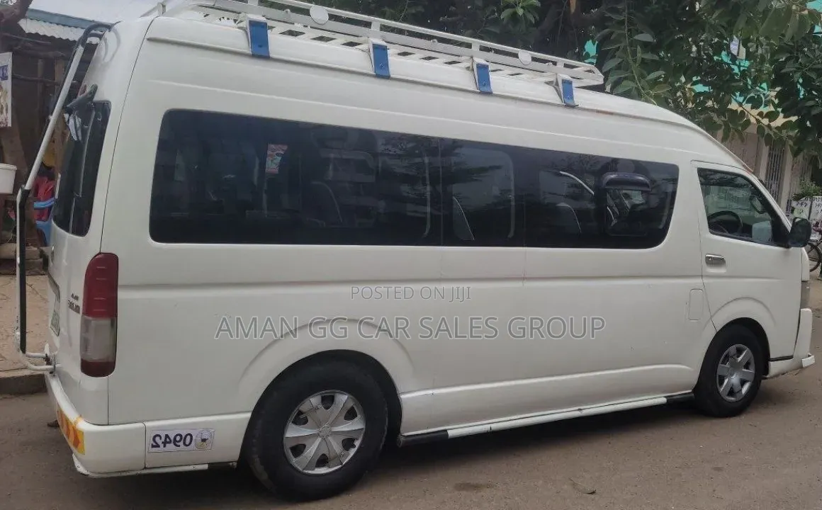 Toyota HiAce 2016 White