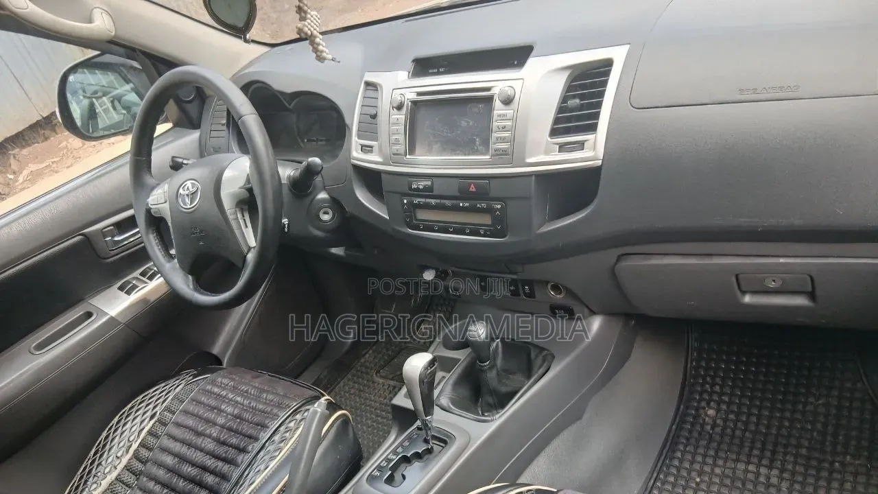 Toyota Hilux 2012 Silver