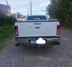 Toyota Hilux 2012 White